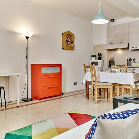 Colorato E Vivace Bilocale Apartment ลุคคา ภายนอก รูปภาพ