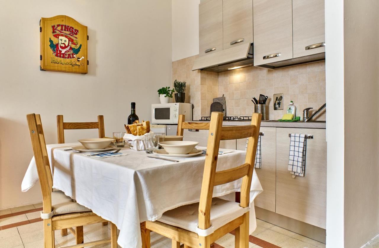 Colorato E Vivace Bilocale Apartment ลุคคา ภายนอก รูปภาพ