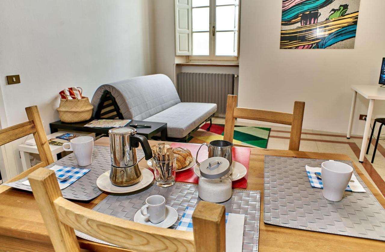 Colorato E Vivace Bilocale Apartment ลุคคา ภายนอก รูปภาพ