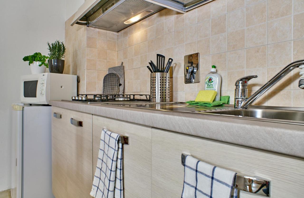 Colorato E Vivace Bilocale Apartment ลุคคา ภายนอก รูปภาพ