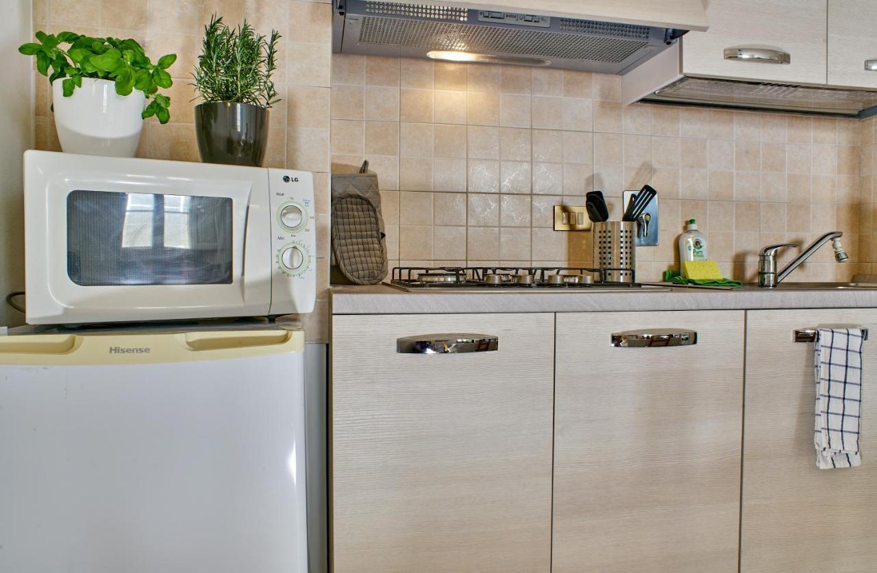 Colorato E Vivace Bilocale Apartment ลุคคา ภายนอก รูปภาพ