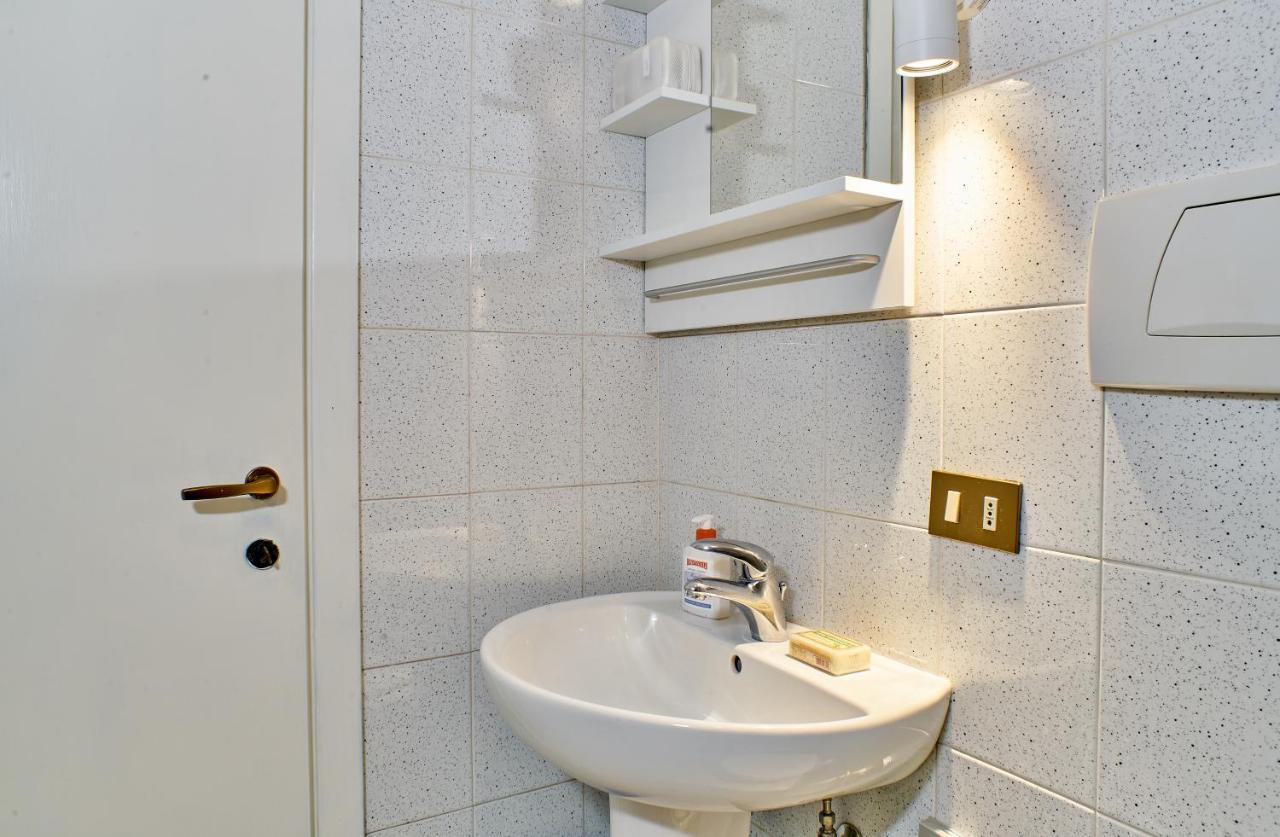 Colorato E Vivace Bilocale Apartment ลุคคา ภายนอก รูปภาพ